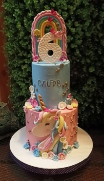 Torta artesanal con temática infantil de dos pisos Mi pequeño pony