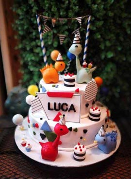 Torta artesanal con temática infantil de dos pisos. Luca.